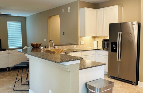 Del Valle House | Modern Home near Circuits of Americas COTA