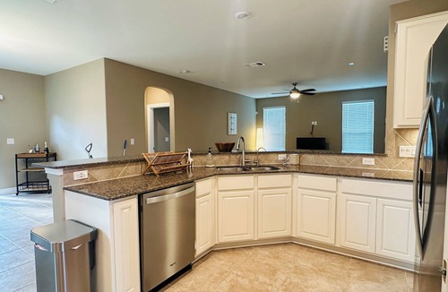 Del Valle House | Modern Home near Circuits of Americas COTA