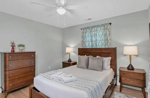 Columbia House | Modern Home Near Forest Drive