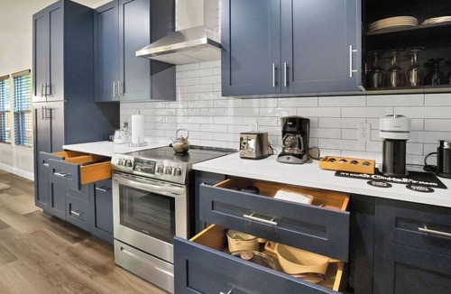 Waxahachie House | Modern home near historic Downtown Waxahachie