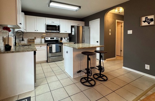 San Antonio House | Modern Home Near Sea World w/EV-Charger, Fire Pit