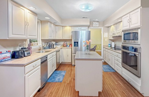 Langley Park House | Modern Home Near UMD & D.C.