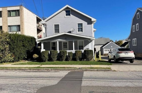 Cove - East Side - Shippan House | Modern Home off I-95 Perfect for Families & Business Stay with Ample Parking
