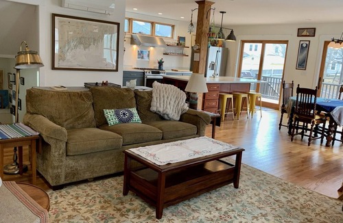 Willard House | Modern Home one mile from beach