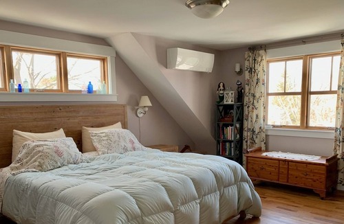 Willard House | Modern Home one mile from beach