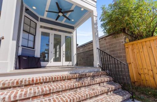 McDonough House | Modern Home Overlooking Downtown