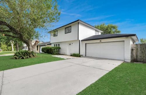 La Porte House | Modern home - perfect for short stays