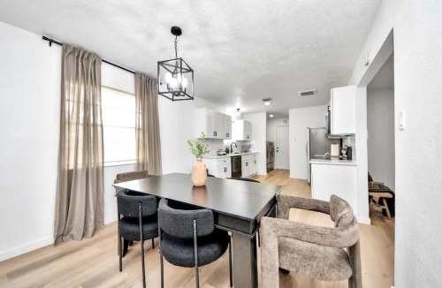 La Porte House | Modern home - perfect for short stays