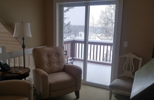 Divide House | Modern home secluded on 55 acres-Breathtaking views of Pikes Peak- Pet Friendly