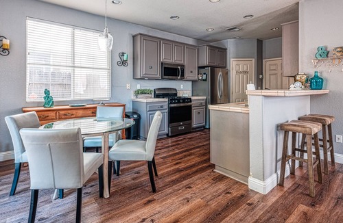 Regency Park House | Modern Home - Self Check-In - Close to Airport