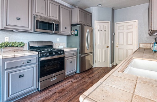 Regency Park House | Modern Home - Self Check-In - Close to Airport