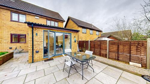 Cockernhoe Apartment | Modern Home, Sleeps 8, Parking