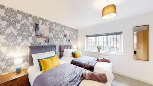 Cockernhoe Apartment | Modern Home, Sleeps 8, Parking