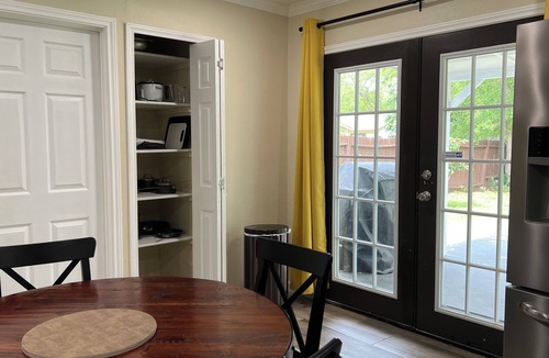 Great Northwest House | Modern Home w/Free WiFi near Seaworld! Small Dog Friendly