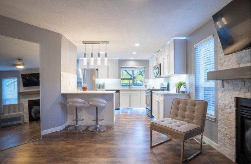 Sherwood - Tualatin South House | Modern home w/Hot Tub! In small town Sherwood with AC, WiFi, & near wine country