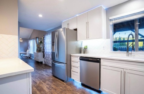 Sherwood - Tualatin South House | Modern home w/Hot Tub! In small town Sherwood with AC, WiFi, & near wine country
