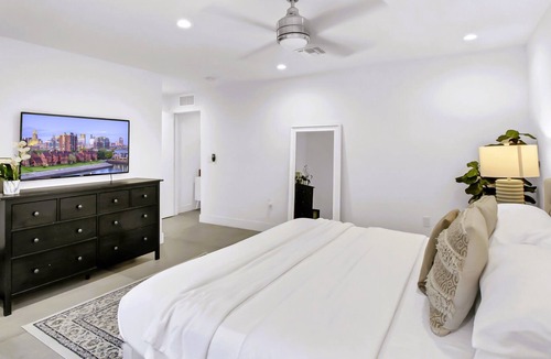 Croissant Park House | Modern Home w/Pool + 2nd Unit - Near Las Olas