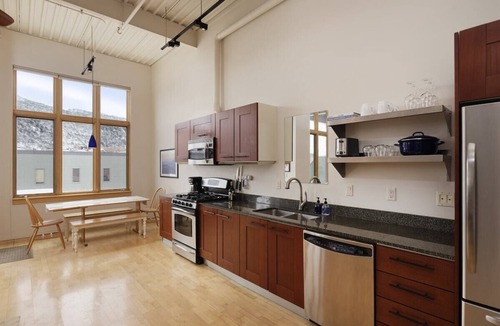 Basalt Condo | Modern Home w/Rooftop Deck & Gym | Mid-Valley Modern