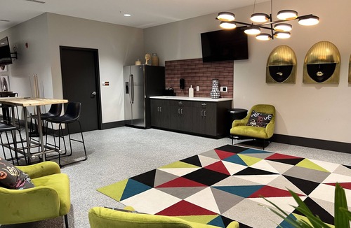 Clarksville Apartment | Modern Home w/Skyline Views 1.6 mi from downtown Louisville
