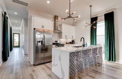 Tulane - Gravier House | Modern home w Superdome views & balcony