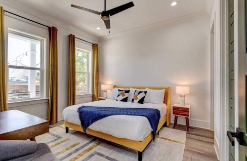 Tulane - Gravier House | Modern home w Superdome views & balcony