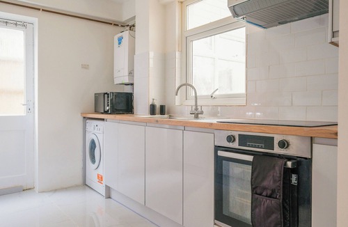 Watford House | Modern Home with Games Room and Workspaces