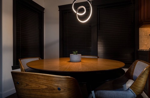 Stratford House | Modern home with hot tub/pool/wifi/office +