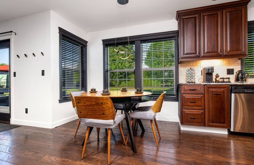 Stratford House | Modern home with hot tub/pool/wifi/office +