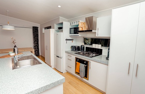 Ohakune House | Modern home with mountain views, spa pool & space galore!