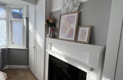 Whitefoot House | Modern home with parking + large garden