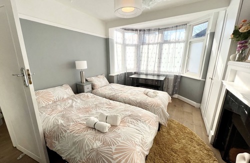 Whitefoot House | Modern home with parking + large garden