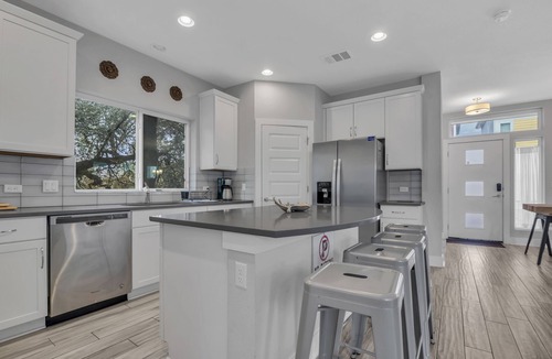 Parker Lane House | Modern Home with pool downtown (30 day plus)