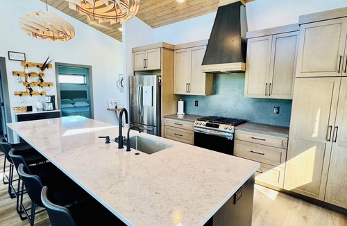 Big Horn County House | Modern Home with Private Big Horn River Access