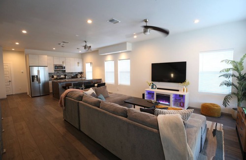 Nevada Street House | Modern Home With Rooftop Patio - Down Town Views
