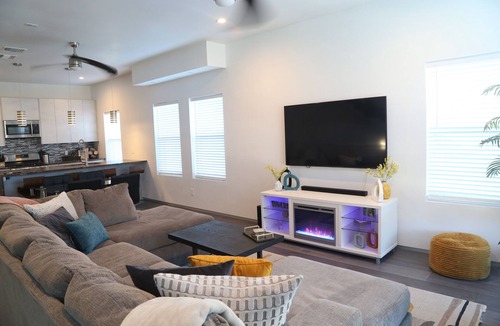 Nevada Street House | Modern Home With Rooftop Patio - Down Town Views