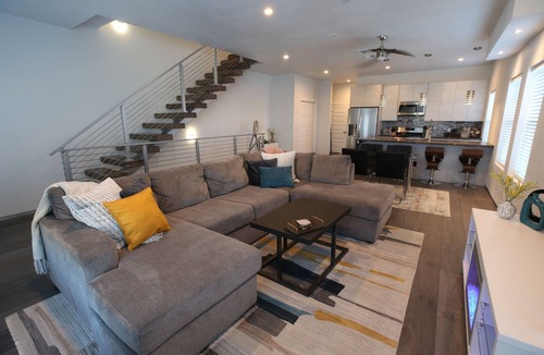 Nevada Street House | Modern Home With Rooftop Patio - Down Town Views