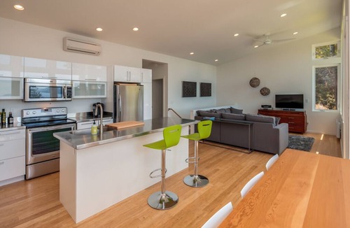 Eastsound House | Modern Home with Stunning Water View