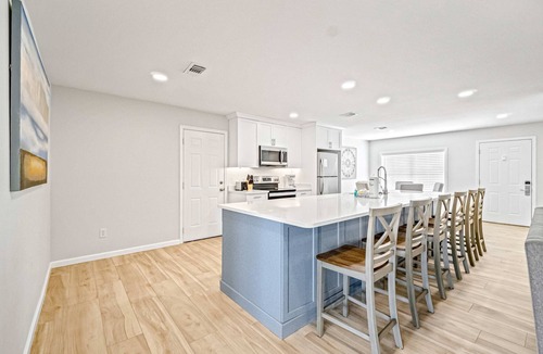 Ono Island House | Modern home with WiFi, deck, washer & dryer and central AC