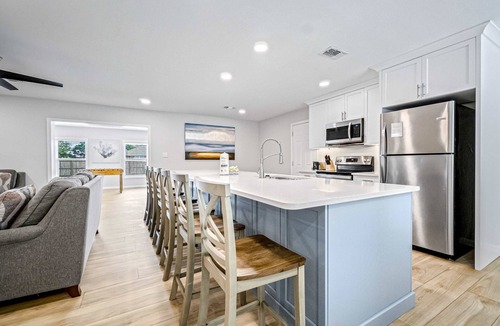 Ono Island House | Modern home with WiFi, deck, washer & dryer and central AC