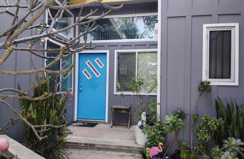 The Plaza House | MODERN HOMESHARE Guest room & bath CSULB Eldorado park