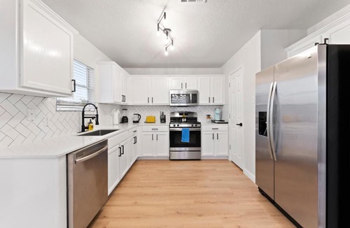Pflugerville House | Modern & Homey 3BR Home, Remote Work Friendly, King Beds, Fast WiFi