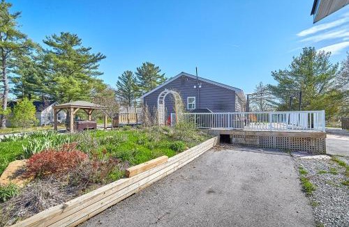 Honey Harbour House | Modern Honey Harbour Escape with Hot Tub BBQ Fire Pit