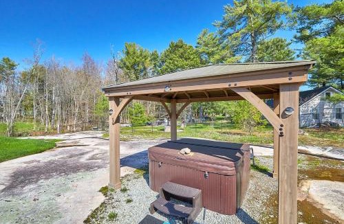 Honey Harbour House | Modern Honey Harbour Escape with Hot Tub BBQ Fire Pit