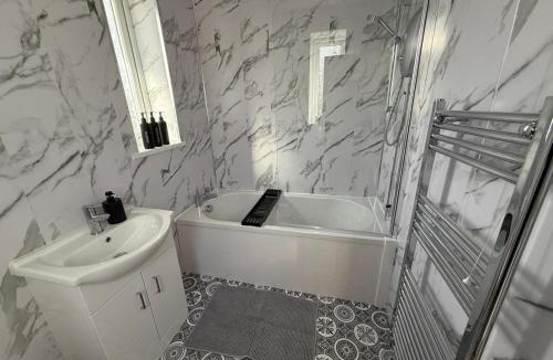 Hetton-le-Hole House | Modern Houghton-le-Spring stay near Durham