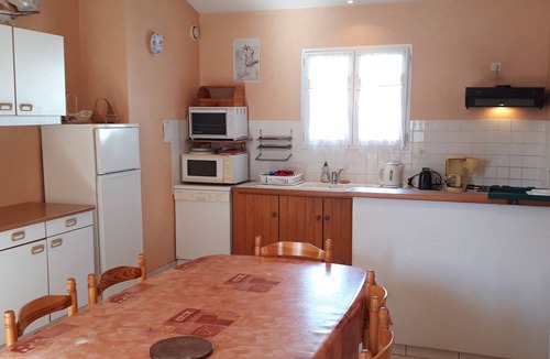 LʼAiguillon-sur-Mer House | Modern House in L'Aiguillon sur Mer with Garden and Pets Allowed