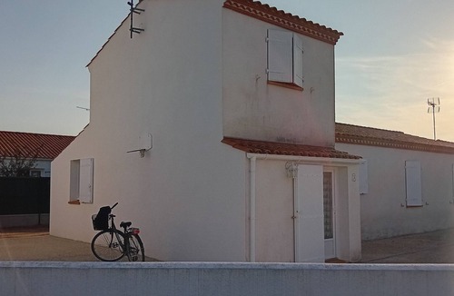 LʼAiguillon-sur-Mer House | Modern House in L'Aiguillon sur Mer with Garden and Pets Allowed