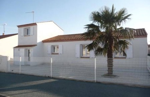 LʼAiguillon-sur-Mer House | Modern House in L'Aiguillon sur Mer with Garden and Pets Allowed