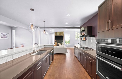 Millcreek House | Modern House, Fully Fenced, Private Balcony, Fire Pit, Close to Ski Resorts