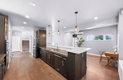 Millcreek House | Modern House, Fully Fenced, Private Balcony, Fire Pit, Close to Ski Resorts