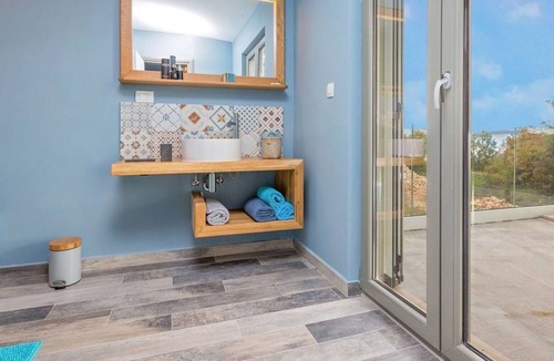 Ripenda Kosi Villa | Modern house in a charming little village with sea views